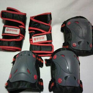 BOYS LOT BONE SHIELDZ SPORT PADS ELBOW, KNEE, & WRIST SIZE JUNIORS PRE-OWNED 👦